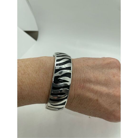 Bundle of 3 Bracelets Costume Jewelry Silver-tone - Picture 7 of 10